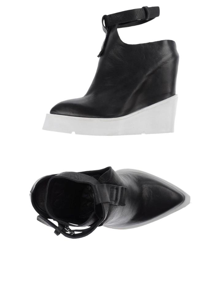 Cinzia Araia Mules