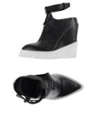 Cinzia Araia Mules