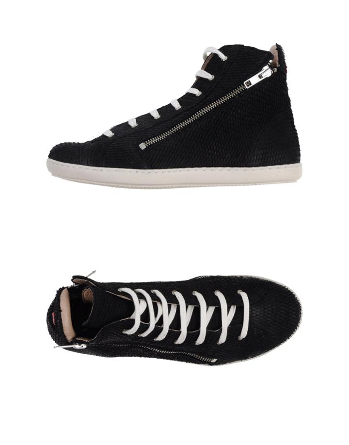 Nobrand Sneakers