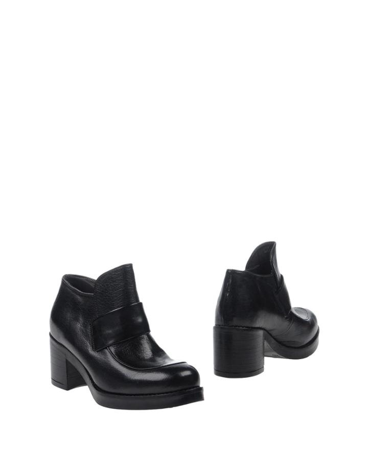 E.vee Booties