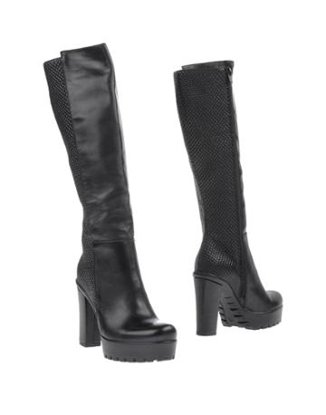 Unlace Boots