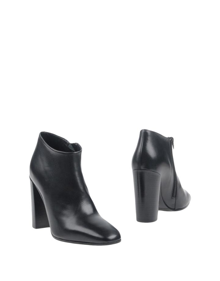 E'clat Booties