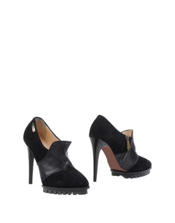 Caravelle Booties