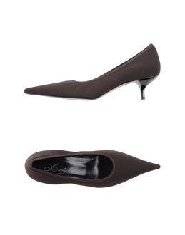Lady C. Pumps