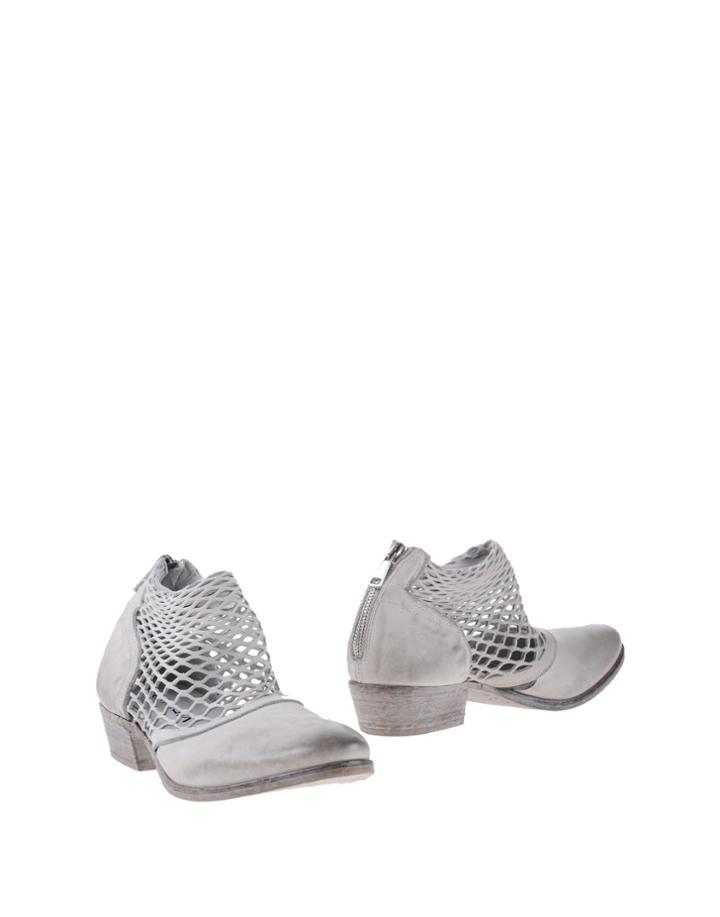 Strategia Booties