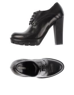 Lea Foscati Lace-up Shoes