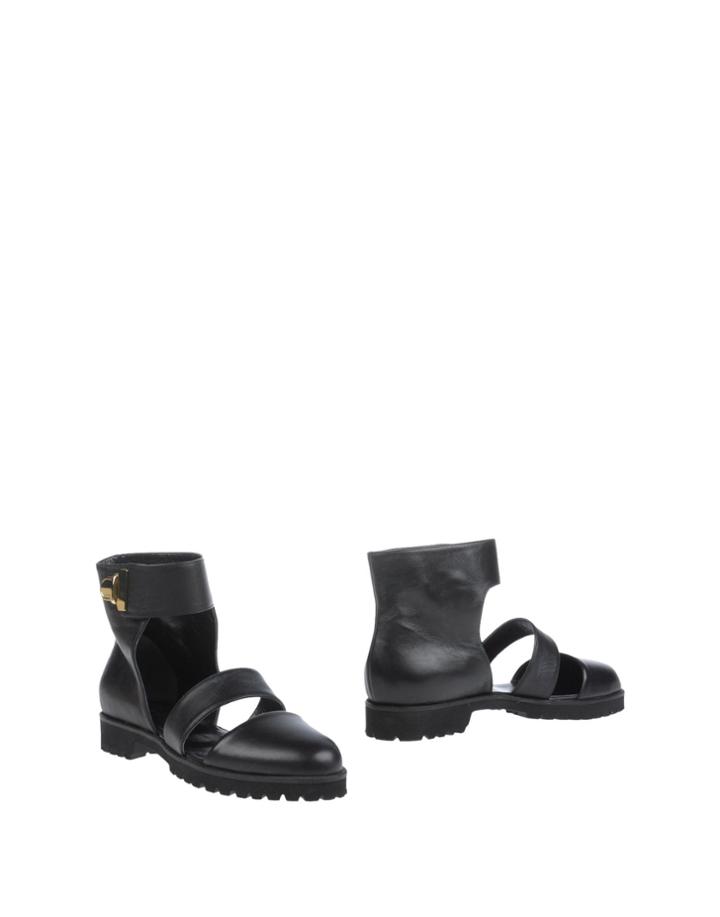 Trenta 7 Ankle Boots