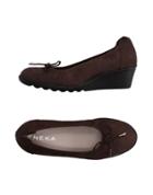 Eneka Pumps