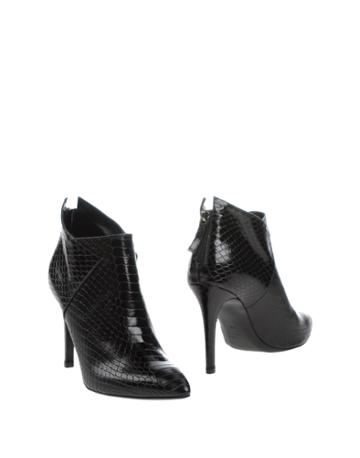 Id E De Pointe Booties