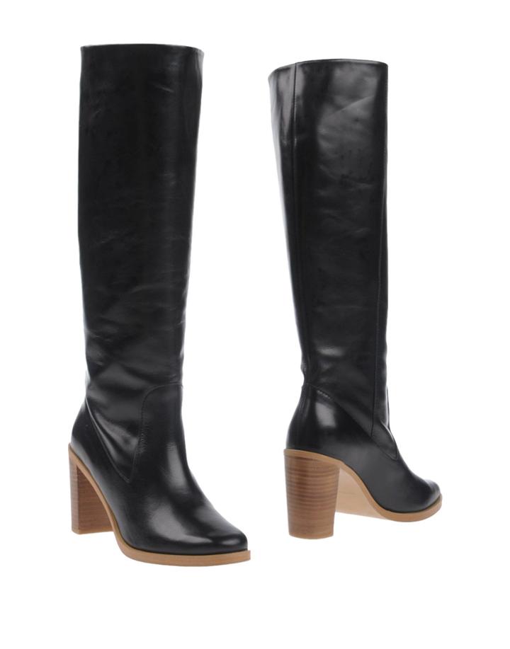 Won Hundred Boots