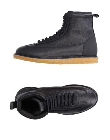 Utc00 Sneakers