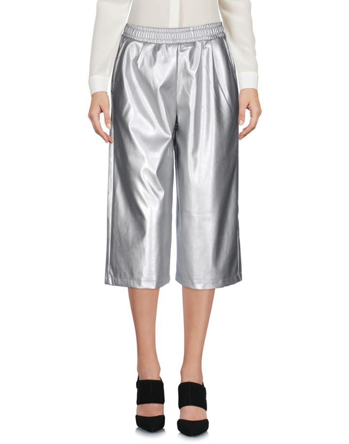 Follow Us 3/4-length Shorts