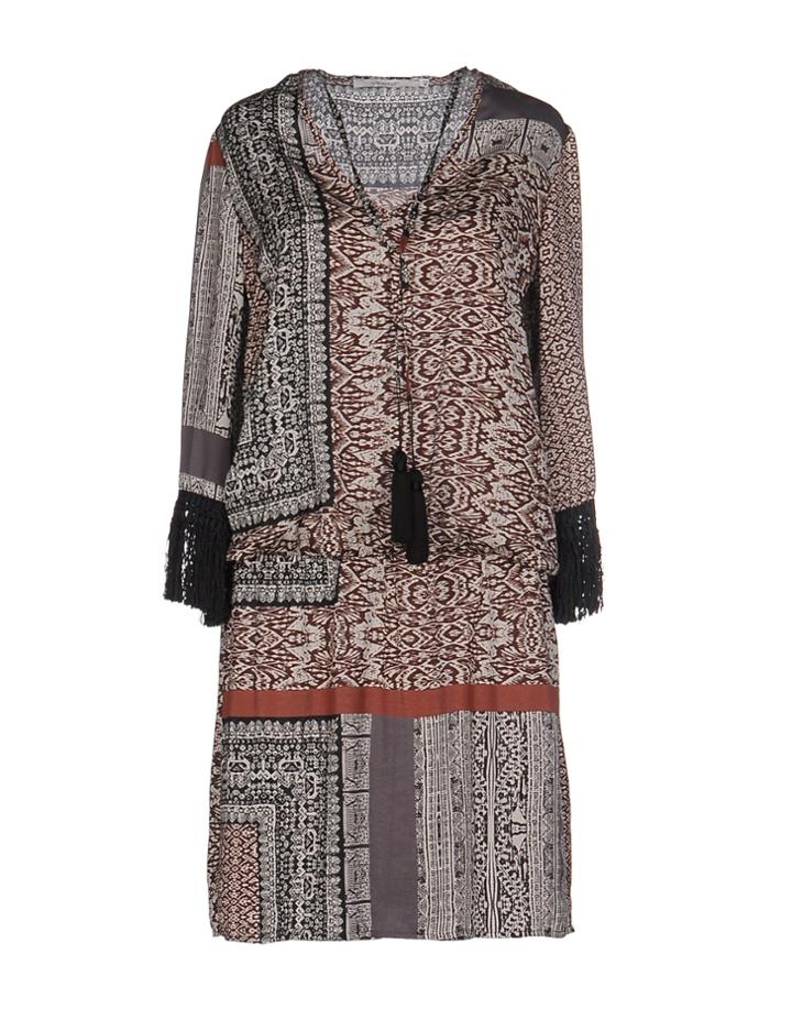 Oper Knee-length Dresses