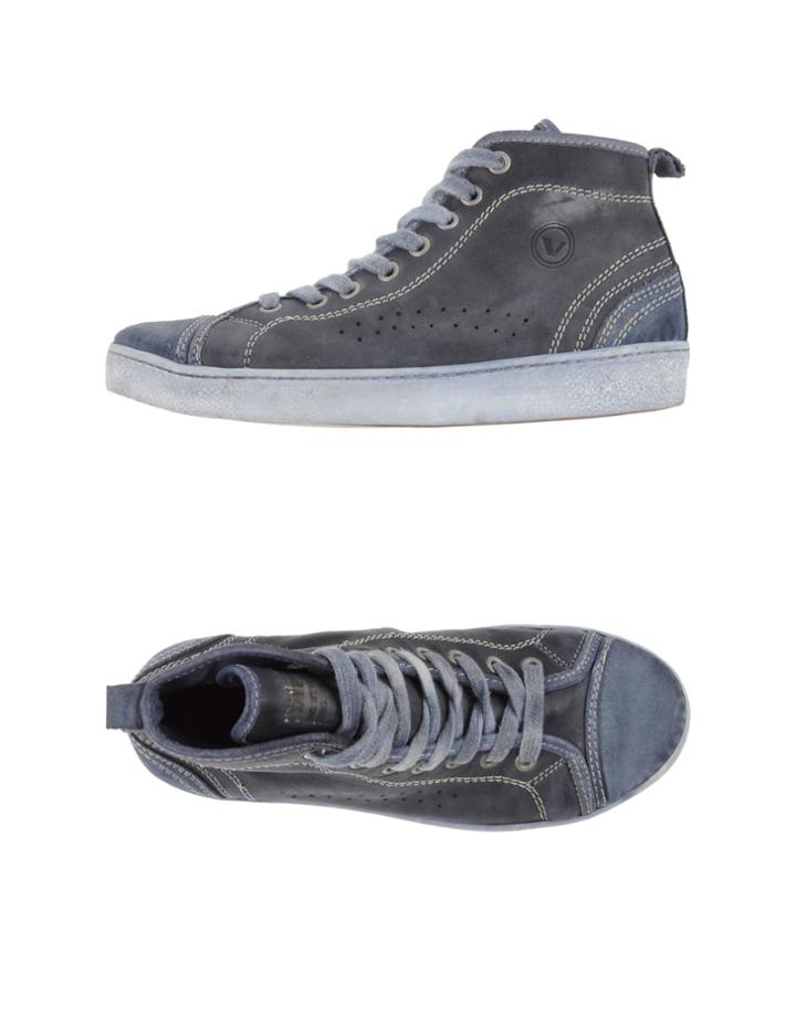 Vudu Sneakers