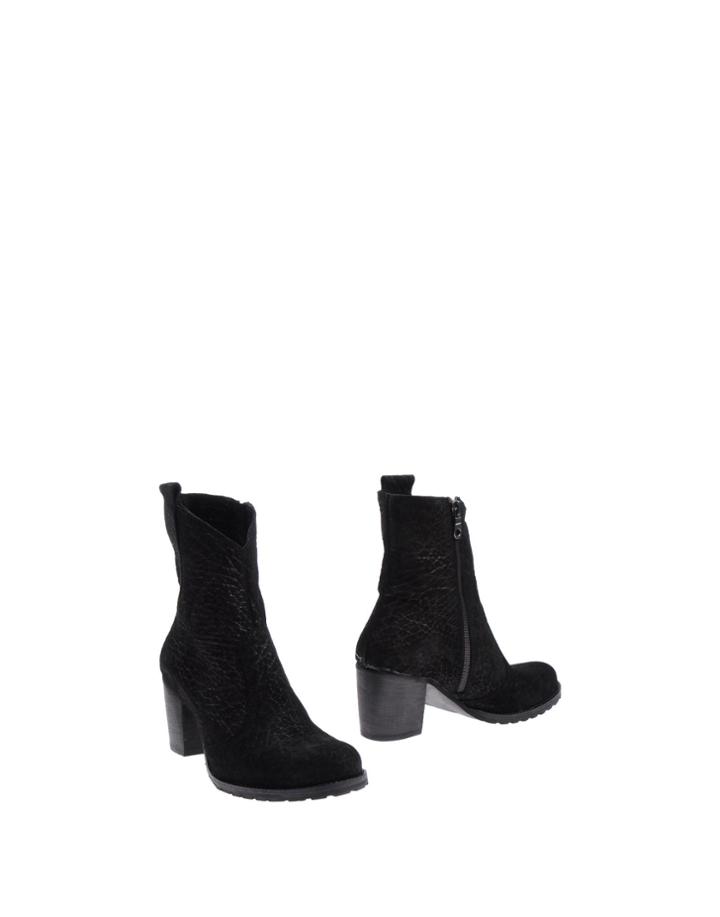 Innue' Ankle Boots