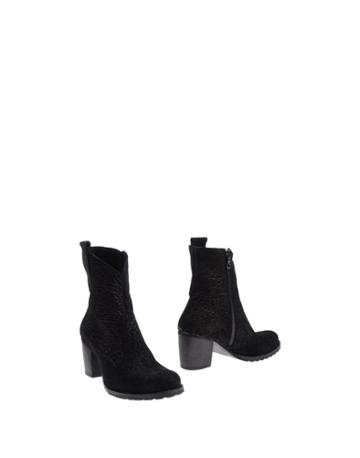 Innue' Ankle Boots