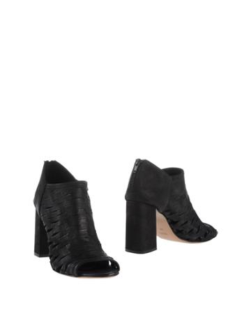 Cristian G Booties