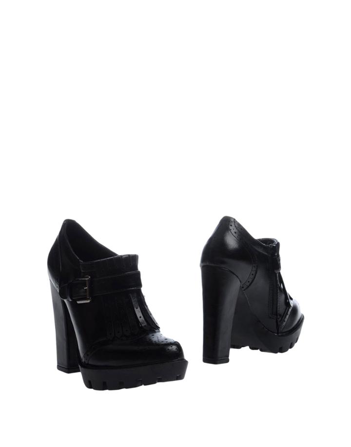 Via Giulia Booties