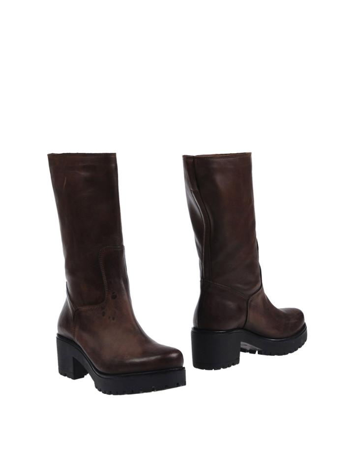 Archyve Boots