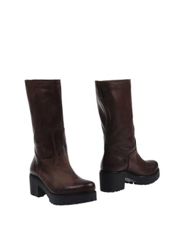 Archyve Boots