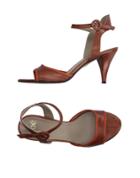 No  Sandals