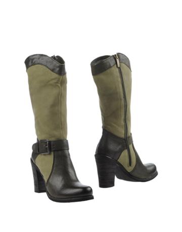Piranha Boots
