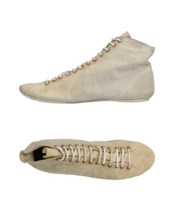 Guid Sneakers