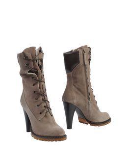 Vicini Tapeet Ankle Boots