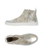 2beluv Sneakers