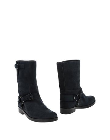 Key T  Ankle Boots