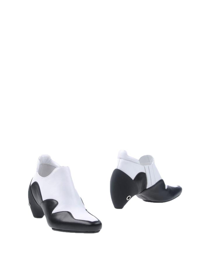 Courr Ges Booties
