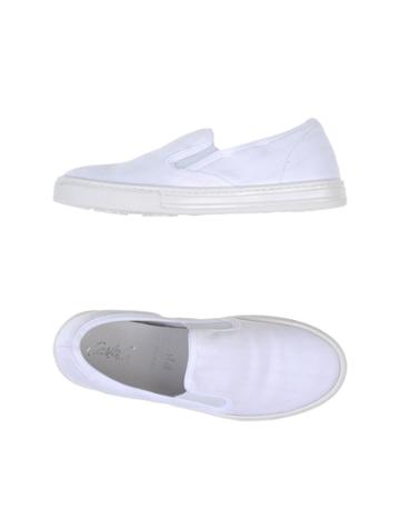 Carla G. Sneakers