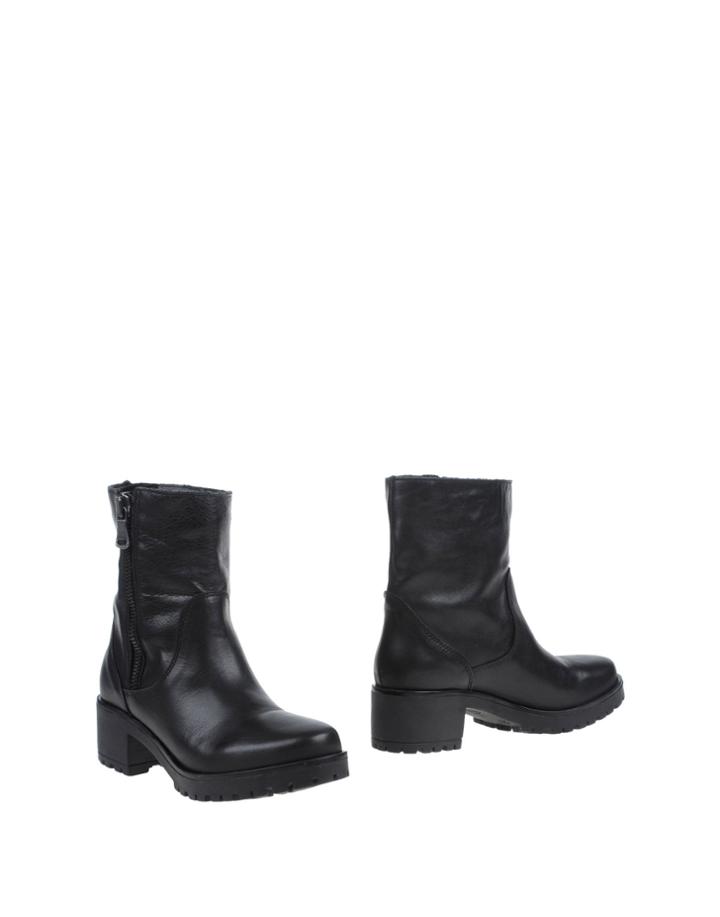 Ad. Side Ankle Boots