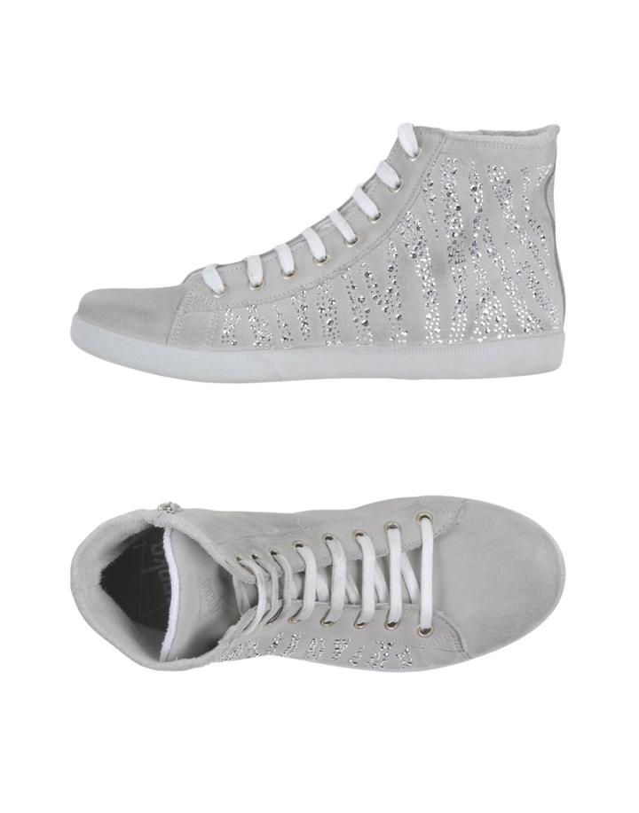 Onako' Sneakers