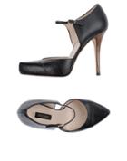 Escada Pumps