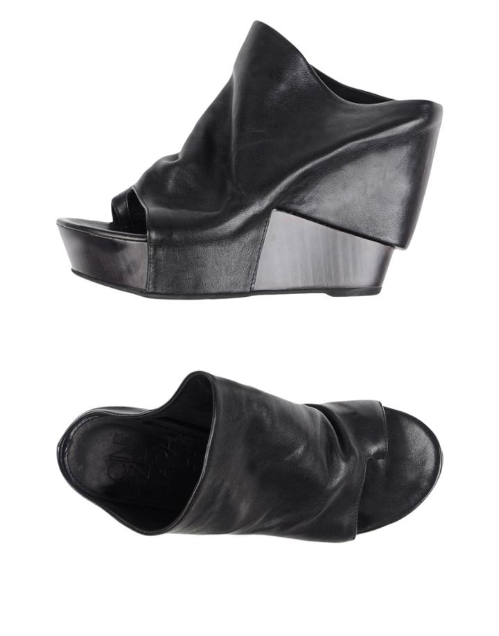 Cinzia Araia Toe Strap Sandals