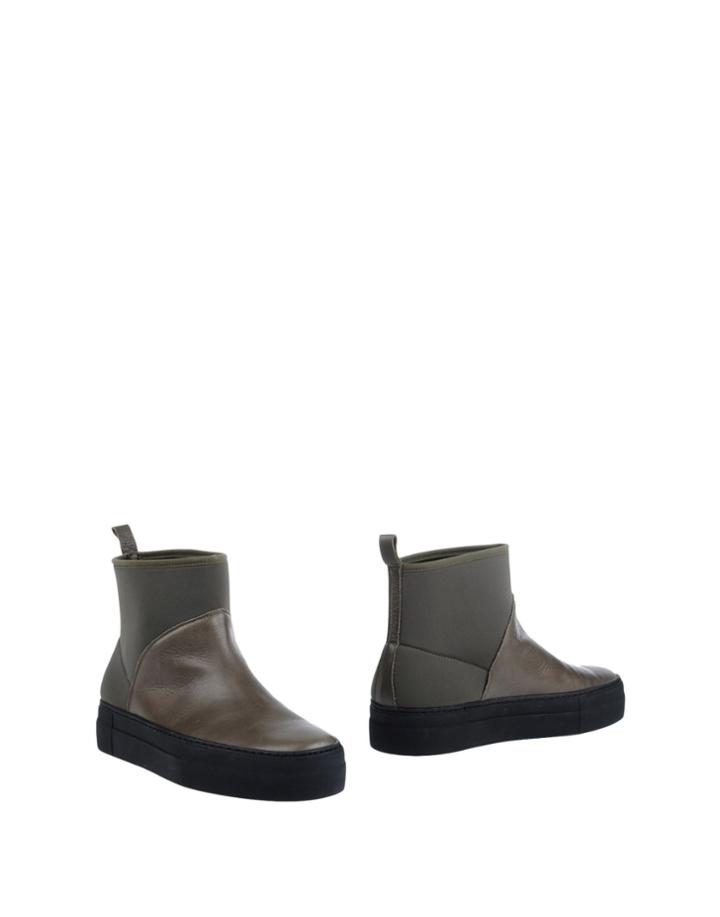 Momento Ankle Boots