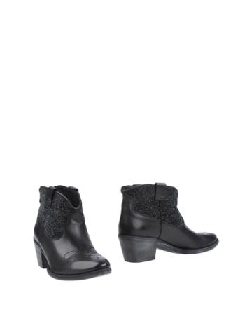Dixie Ankle Boots