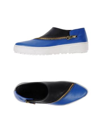 Never Ever Sneakers