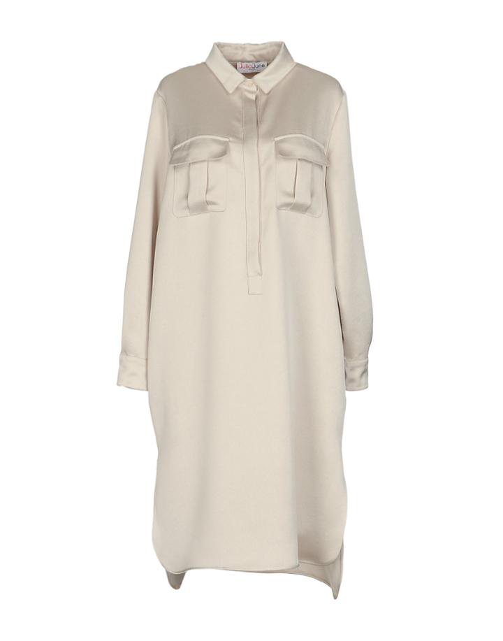 Julia June Knee-length Dresses