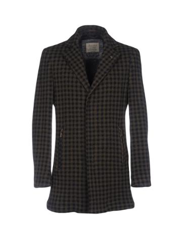 Yan Simmon Coats
