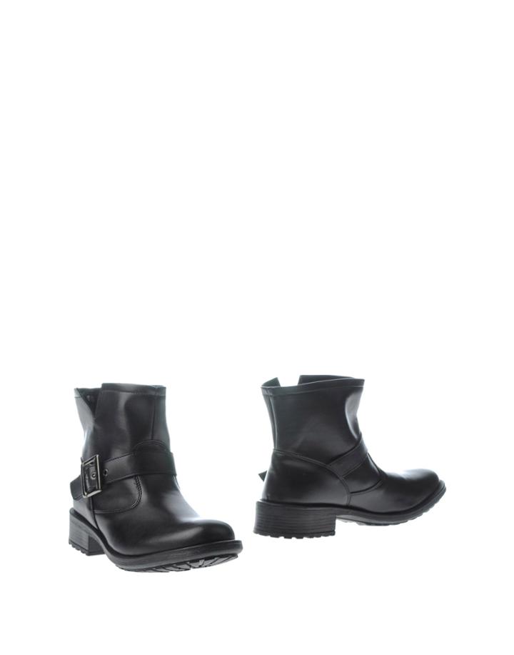 Hap Ankle Boots