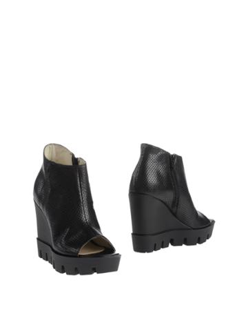 Accademia Booties