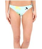 Vince Camuto - Pool Side Classic Bottom