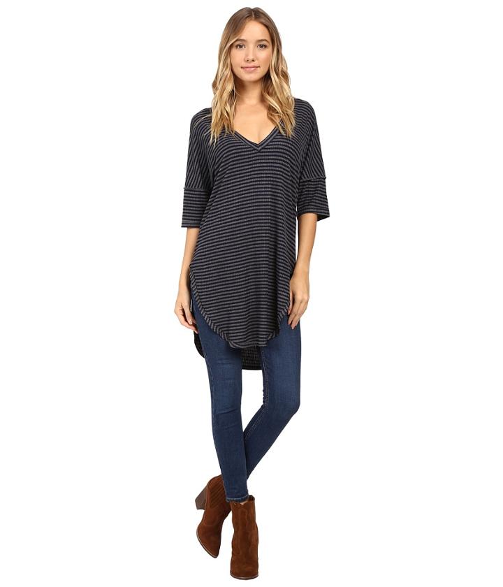 Lucy Love - V-neck Basic Tee