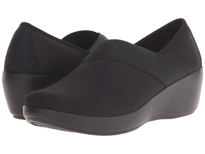 Crocs - Busy Day Stretch Asymmetrical Wedge