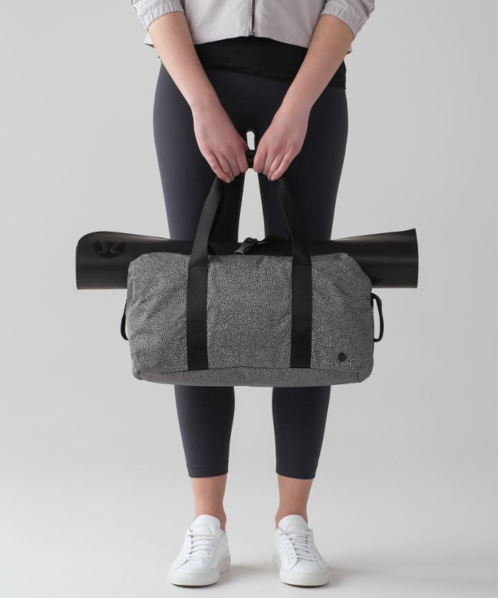 Lululemon Fast Track Duffel *heatproof Pocket 19l